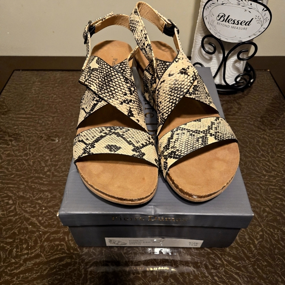 Pierre Dumas Sandals size 10 Biege